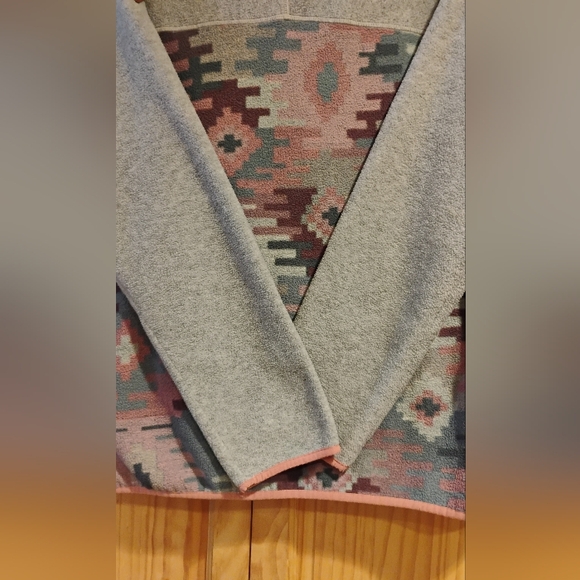 Women's Burton Hearth Fleece Pullover with a grey body and a colorful Pattern - Picture 6 of 6